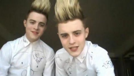 jedward_what_does_my_tattoo_say.110702.jpg